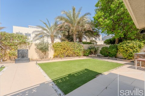 Vilë në Meadows, Dubai, Emiratet e Bashkuara Arabe 4 dhoma gjumi, 656 m2. № 680758 - Foto 11