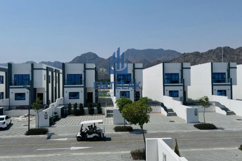 Sharm, Fujairah, संयुक्त अरब अमीरात में विला, 5 बेडरूम, संख्या 587644 - फ़ोटो 2
