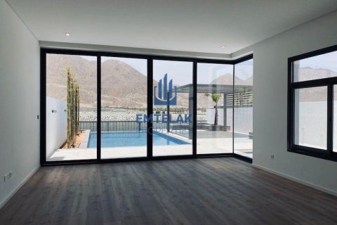 Vila v Sharm, Fujairah, SAE 4 spálne č. 587643 - Fotografia 3