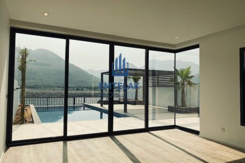 Vila v Sharm, Fujairah, SAE 4 spálne č. 587643 - Fotografia 1