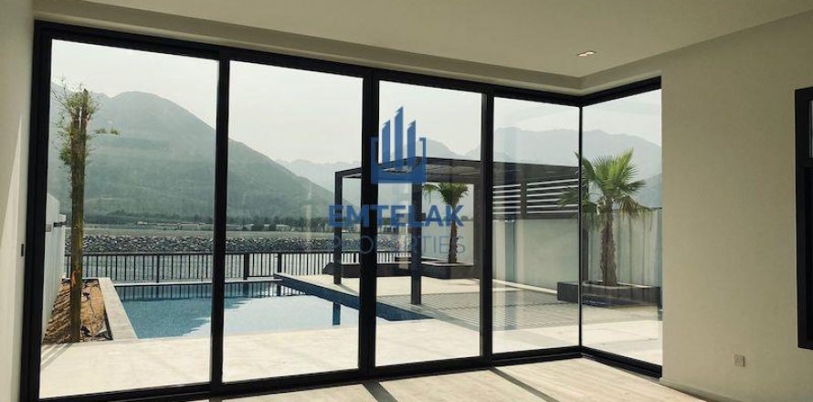 Villa i Sharm, Fujairah, UAE 4 soveværelser № 587643