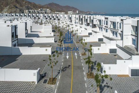 Vila v Sharm, Fujairah, SAE 4 spálne č. 587643 - Fotografia 11