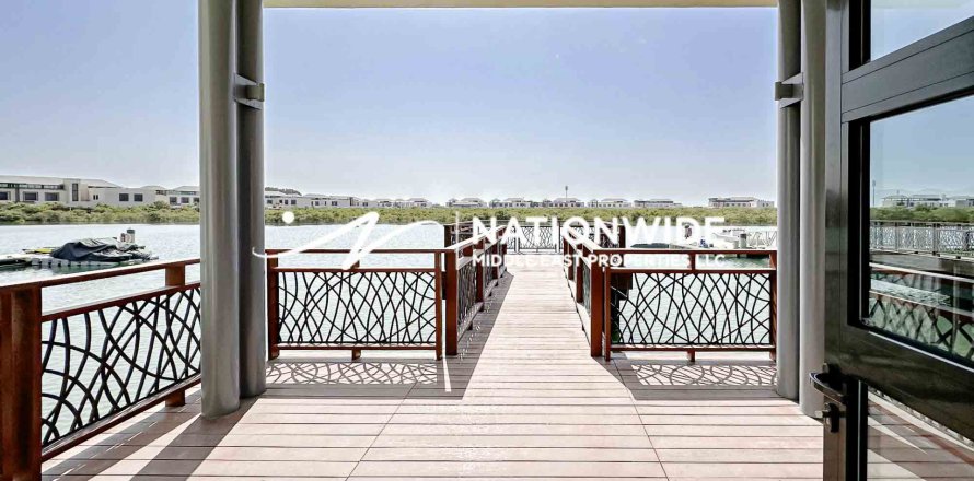 Villa in Abu Dhabi, UAE 4 bedrooms, 1267 sq.m. № 647158