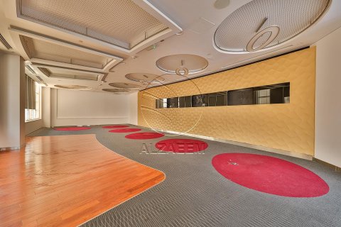 Commercial property in Al Nahyan, Abu Dhabi, UAE 518 sq.m. № 615887 - photo 4