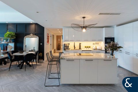 Huoneisto MARINA RESIDENCES Palm Jumeirah, Dubai, Arabiemiraatit 3 makuuhuonetta, 227 m2 № 671587 - kuva 3