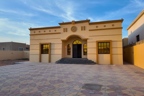 Vila u Al Riffa, Ras Al Khaimah, UAE 4 spavaćih soba, 929 m2 Br. 734944 - fotografija 1