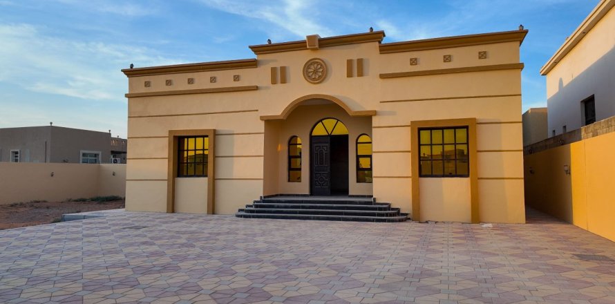 Vila u Al Riffa, Ras Al Khaimah, UAE 929 m2, 4 spavaćih soba Br. 734944