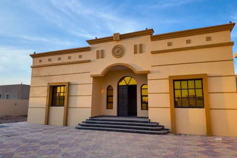 Vila u Al Riffa, Ras Al Khaimah, UAE 4 spavaćih soba, 929 m2 Br. 734944 - fotografija 5