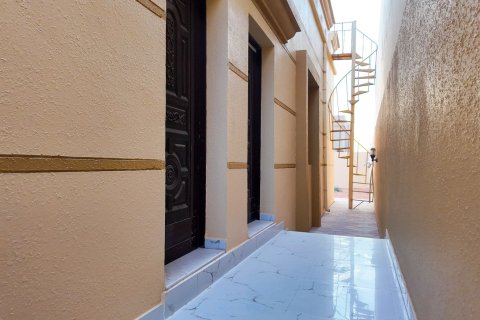 Vila u Al Riffa, Ras Al Khaimah, UAE 4 spavaćih soba, 929 m2 Br. 734944 - fotografija 8