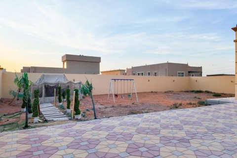 Vila u Al Riffa, Ras Al Khaimah, UAE 4 spavaćih soba, 929 m2 Br. 734944 - fotografija 3