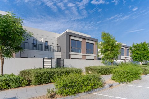 Maison de ville à louer à Dubai South (Dubai World Central), Dubai, EAU 2 chambres, 177 m2 № 693275 - photo 2