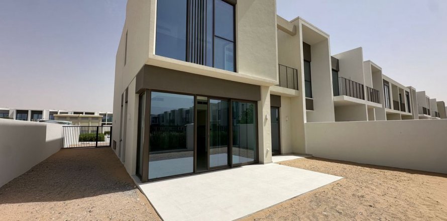 Dubai、UAEにあるヴィラ 4ベッドルーム、257.4 m2 No598015