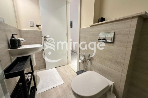 Dupleks në Masdar City, Abu Dhabi, Emiratet e Bashkuara Arabe 2 dhoma gjumi, 71.4 m2. № 574280 - Foto 12