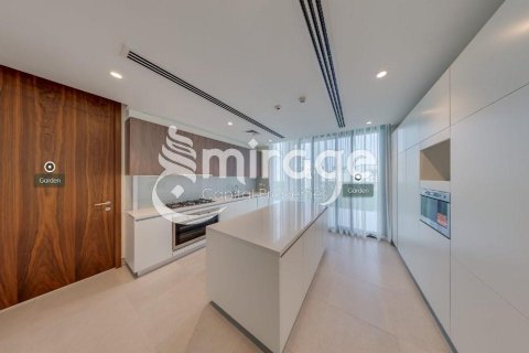 Vilë në Abu Dhabi, Emiratet e Bashkuara Arabe 4 dhoma gjumi, 472.7 m2. № 574281 - Foto 9