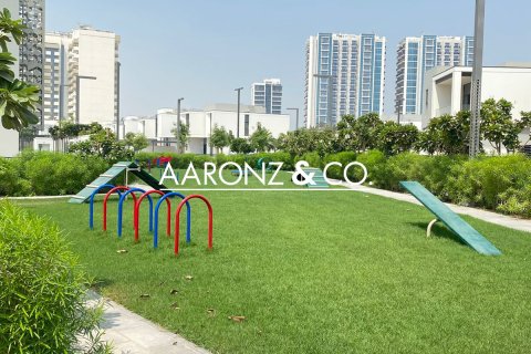 Al Furjan, Dubai, UAE의 임대용 빌라 침실 4개, 376.3제곱미터 번호 670780 - 사진 13