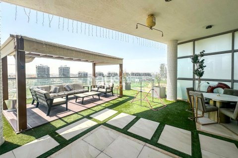 Снять в аренду квартиру в DAMAC Hills (Akoya by DAMAC), Дубай, ОАЭ 3 спальни, 262м2, № 626437 - фото 1