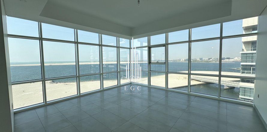 Al Raha Beach、Abu Dhabi、UAEにあるマンション 3ベッドルーム、188.1 m2 No557429