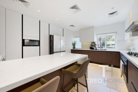 Villa in Meadows, Dubai, UAE 5 bedrooms, 465 sq.m. № 586350 - photo 8