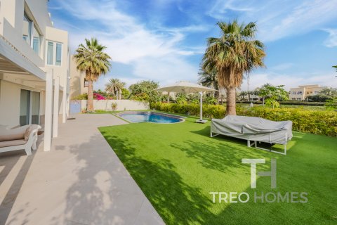 Villa in Meadows, Dubai, UAE 5 bedrooms, 465 sq.m. № 586350 - photo 25