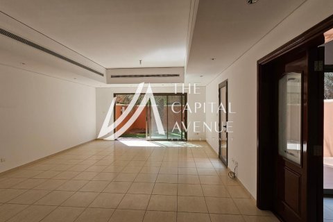 Villa in Abu Dhabi Gate City, UAE 4 bedrooms, 300 sq.m. № 604895 - photo 4