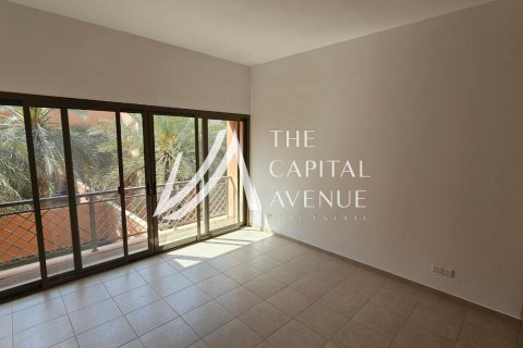 Villa in Abu Dhabi Gate City, UAE 4 bedrooms, 300 sq.m. № 604895 - photo 9