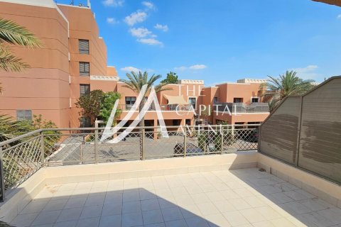 Villa in Abu Dhabi Gate City, UAE 4 bedrooms, 300 sq.m. № 604895 - photo 1