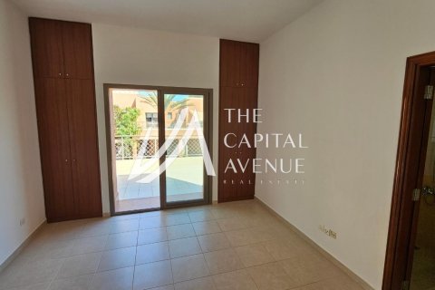 Villa in Abu Dhabi Gate City, UAE 4 bedrooms, 300 sq.m. № 604895 - photo 7