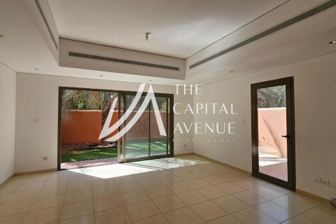 Villa in Abu Dhabi Gate City, UAE 4 bedrooms, 300 sq.m. № 604895 - photo 3