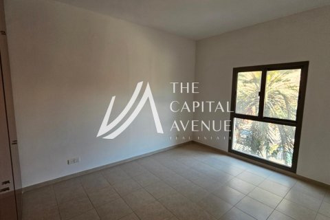 Villa in Abu Dhabi Gate City, UAE 4 bedrooms, 300 sq.m. № 604895 - photo 8