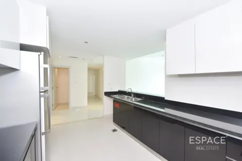 Apartemen di DAMAC HEIGHTS di Dubai Marina, UEA 3 kamar tidur, 181 m2 nomor 661373 - foto 6