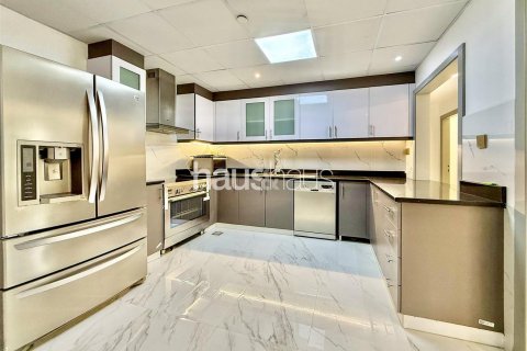 Byt v Jumeirah Beach Residence, Dubai, SAE 3 ložnice, 179 m² Č.: 625990 - fotografie 3