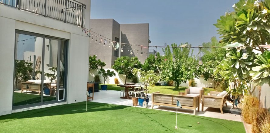 Villa in Dubai, UAE 4 bedrooms, 546.9 sq.m. № 645726
