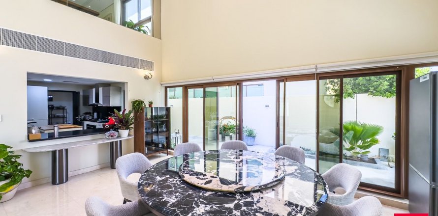Vilë në Meydan, Dubai, Emiratet e Bashkuara Arabe 6 dhoma gjumi, 519.8 m2. № 544865