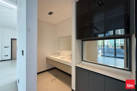 Huvila Al Furjan, Dubai, Arabiemiraatit 5 makuuhuonetta, 600 m2 № 694049 - kuva 8