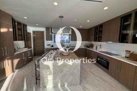 Vila di Abu Dhabi, UAE 5 bilik tidur, 454 meter persegi № 609536 - foto 14