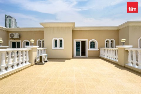 Rijtjeshuis in Dubai, VAE 2 slaapkamers, 240 vr.m. nr 722448