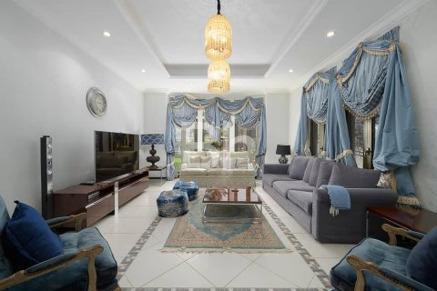 Vila u gradu Palm Jumeirah, Dubai, UAE 4 spavaće sobe, 470 m2 Br. 645281 - Slika 12