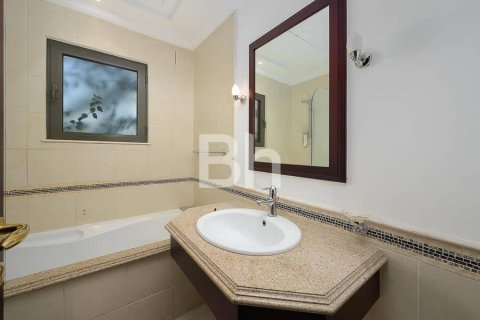 Vila u gradu Palm Jumeirah, Dubai, UAE 4 spavaće sobe, 470 m2 Br. 645281 - Slika 30