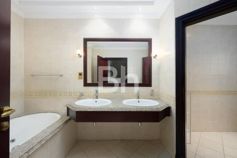 Vila u gradu Palm Jumeirah, Dubai, UAE 4 spavaće sobe, 470 m2 Br. 645281 - Slika 18