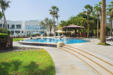 Vila u gradu Palm Jumeirah, Dubai, UAE 4 spavaće sobe, 470 m2 Br. 645281 - Slika 9