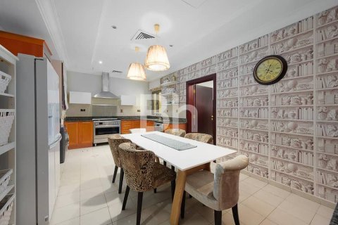 Vila u gradu Palm Jumeirah, Dubai, UAE 4 spavaće sobe, 470 m2 Br. 645281 - Slika 26