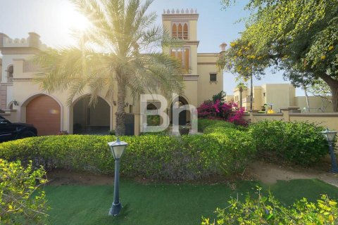 Vila u gradu Palm Jumeirah, Dubai, UAE 4 spavaće sobe, 470 m2 Br. 645281 - Slika 3