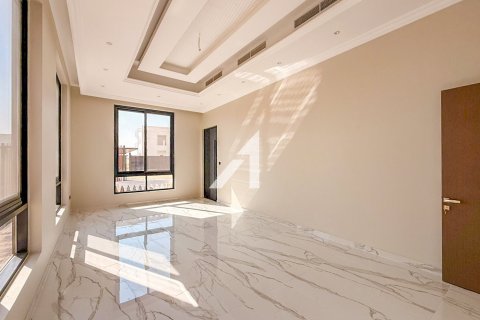 Villa zur Miete in Al Aweer, Dubai, VAE 4 Schlafzimmer, 390 m2 Nr. 693823 - Foto 3