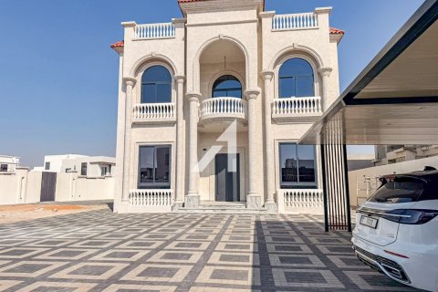 Villa in Al Aweer, Dubai, VAE: 4 Schlafzimmer, 390 m2 Nr. 693823