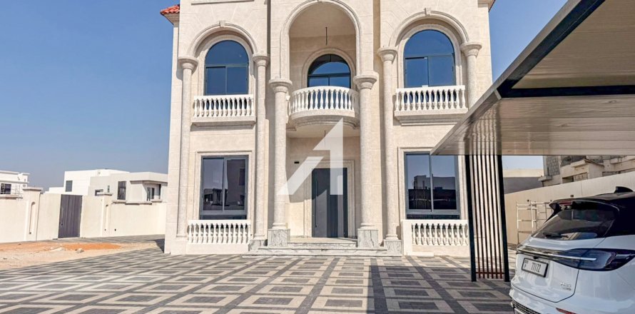 Villa in Al Aweer, Dubai, VAE: 4 Schlafzimmer, 390 m2 Nr. 693823