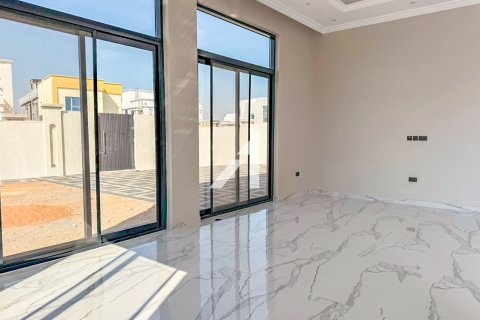 Villa zur Miete in Al Aweer, Dubai, VAE 4 Schlafzimmer, 390 m2 Nr. 693823 - Foto 10