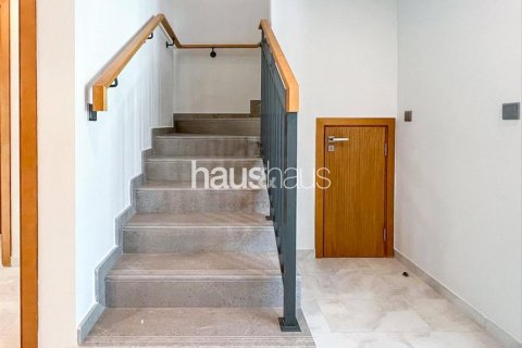 Vilë në Dubai Land, Dubai, Emiratet e Bashkuara Arabe 4 dhoma gjumi, 230 m2. № 627061 - Foto 5