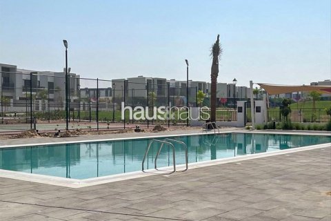 Vilë në Dubai Land, Dubai, Emiratet e Bashkuara Arabe 4 dhoma gjumi, 230 m2. № 627061 - Foto 14