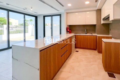 Vilë në Dubai Land, Dubai, Emiratet e Bashkuara Arabe 4 dhoma gjumi, 230 m2. № 627061 - Foto 4