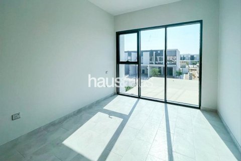 Vilë në Dubai Land, Dubai, Emiratet e Bashkuara Arabe 4 dhoma gjumi, 230 m2. № 627061 - Foto 10